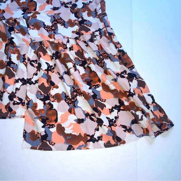 Floral Abstract Print Skirt Medium NWT - Picture 4 of 6